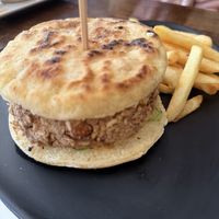 Hamburguesa 🍔 sin queso 🧀   at Culture Box cafe in Fes