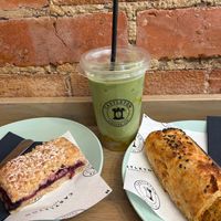 Mango iced matcha, berry crumble bar & curried jackfruit roll at Castleton Coffee Co in Castleton