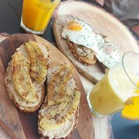 -Torrada com abacate, cogumelos e ovos
- Torrada com manteiga de amendoim e banana at Vegood in Vila Real De Santo Antonio