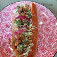 Hot dog végétarien top at SERRA in Brussels