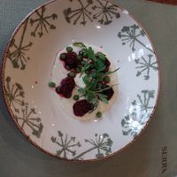 Entrée amande framboise petit pois, délicieux at SERRA in Brussels