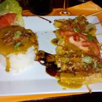 Tofu skewers with rice, spices and a curry sauce at O Bali in Toulouse