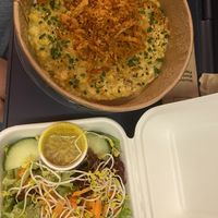 Vegane Kaasspatzn mit Beilagensalat  at DILL Vegan Gastronomie in Augsburg