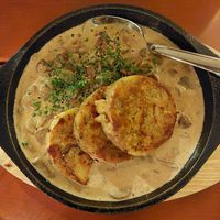 Pilzrahm Geschnetzeltes mit Knödel  at DILL Vegan Gastronomie in Augsburg