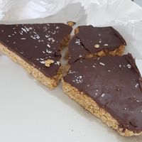 Delicious vegan oats coconut peanutbutter bar (3€) at treemans store, bakery & coffee in Munich