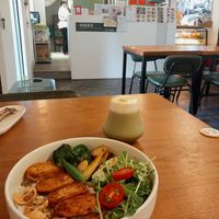 Buddha bowl and matcha latte at YIPU VEGAN in Taichung
