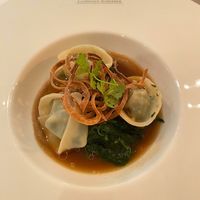 Gefüllte Ravioli mit Spinat und Röstzwiebel-Sud at Landhaus Scherrer in Hamburg