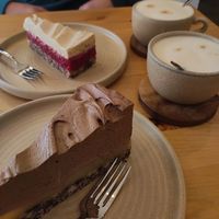 Apfel-Schoko-Kuchen und Himbeer-Mandel-Kuchen at Pustekuchen in Ludwigsburg