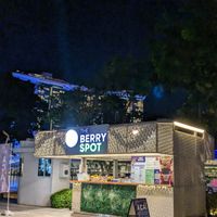 Takeaway kiosk at The BerrySpot - Esplanade in Central Singapore