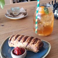 CBD ice tea e vegan sausage at Little Collins CBD  in Dublin
