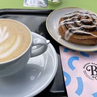 Zimmtschnecke und Cappuccino immer wieder fein  at Bakery Bakery  - ThreeOfive in Zurich