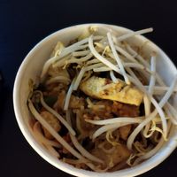 Vegan pad thai to go – they do serve big portions at Ra'mien in Vienna
