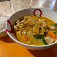 Yellow coconut Tofu curty  at Ra'mien in Vienna