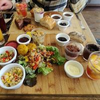 Brunch végétarien (haut) et Brunch vegan (bas) at Bistrot and Chocolat in Strasbourg