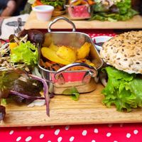 Tasteless burger meal at Bistrot and Chocolat in Strasbourg