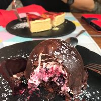 Vegancheesecake and chocolate dessert at Bistrot and Chocolat in Strasbourg