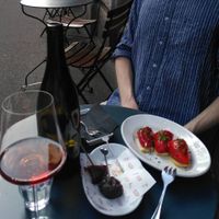 Right: paprika filled with vegan chives-cream cheese on cracker. Left: smoked dates with chewy wrapping. at COR in Zurich