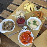 Tagliere di formaggi vegetali   at ARUTAS Bistrot and Cocktail Bar in La Maddalena