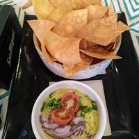 Nachos con guacamole casero at Asere Tapas y Copas in Utrera