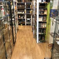 Shelves at La Canela Biocentro in Madrid