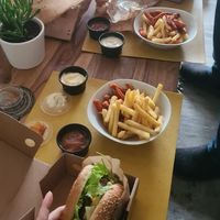 Burger, Fritten und Dips at Pflanz' Dich in Muenster