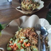 Fried rice noodles and veg at Warung Serbet in Ubud