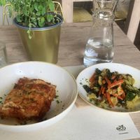 Lasagna vegana con formaggio affumicato e carote+verza saltati.  at OliVia in Legnano