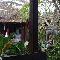 part of the courtyard at Siboghana Waroeng in Ubud