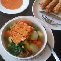 Vegetable soup and lumpia at Siboghana Waroeng in Ubud