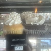 2 kinds of vegan cupcakes  at Sugar Blossom Bake Shop in San Clemente