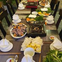 Ready for a group of meat eaters and vegetarians at Healthy Eatery & Beverage in Sapa