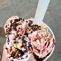 Strawberry, chocolate (...and much more) Röllchen 🍓🍫🍦🌱 at Röllchen in Hamburg