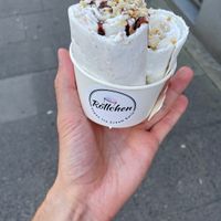 3 Ice-Cream Rolls for 7.90€ (Flavours: Brezel and vegan white chocolate, Topping: Hazelnuts & Almonds, Sauce: dark chocolate)  at Röllchen in Hamburg