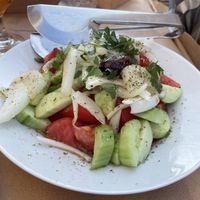 Vegan greek salad  at Mpogiata - Μουσική Μπογιατα in Afytos