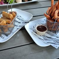 Sweet potato fries and spring rolls at Stadtgespräch in Olsberg