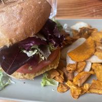 Burguer de garabanzos e quinoa  at Hope  in Lugo