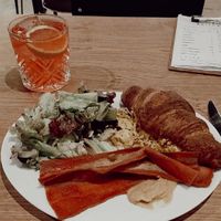  at ZEITGEIST Café in Lyon