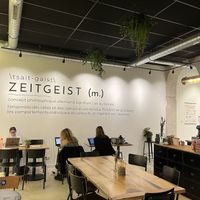   at ZEITGEIST Café in Lyon