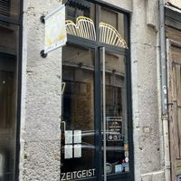   at ZEITGEIST Café in Lyon
