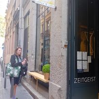Entrance + my beating gf 😍 at ZEITGEIST Café in Lyon