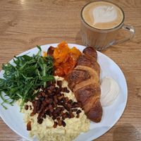  at ZEITGEIST Café in Lyon