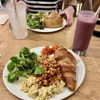   at ZEITGEIST Café in Lyon