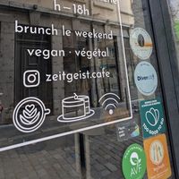  at ZEITGEIST Café in Lyon