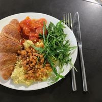 "the french" with cream cheese, croissant, tofu scramble with bacon, tomato and rocket salad at ZEITGEIST Café in Lyon