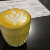 golden latte - (in my case) combined with coconut drink 🤤 at ZEITGEIST Café in Lyon