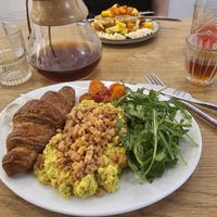  at ZEITGEIST Café in Lyon
