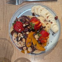pancakes with chocolate creme and fruits at ZEITGEIST Café in Lyon