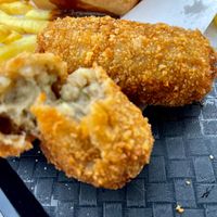 Nieuw in het assortiment, een oesterzwamkroket at Frituur 't Hoekske in Wetteren