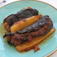 İmam bayıldı (stuffed aubergine) at To Steki sti Gonia in Himare