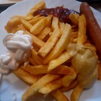 Vegane Wurst, Pommes, vegane Mayonnaise, Ketchup, Senf at Restaurant Zum Brockenwirt in Schierke Am Brocken